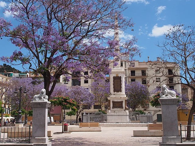 Vista de la Plaza de la Merced de Málaga con el Monumento al General Torrijos