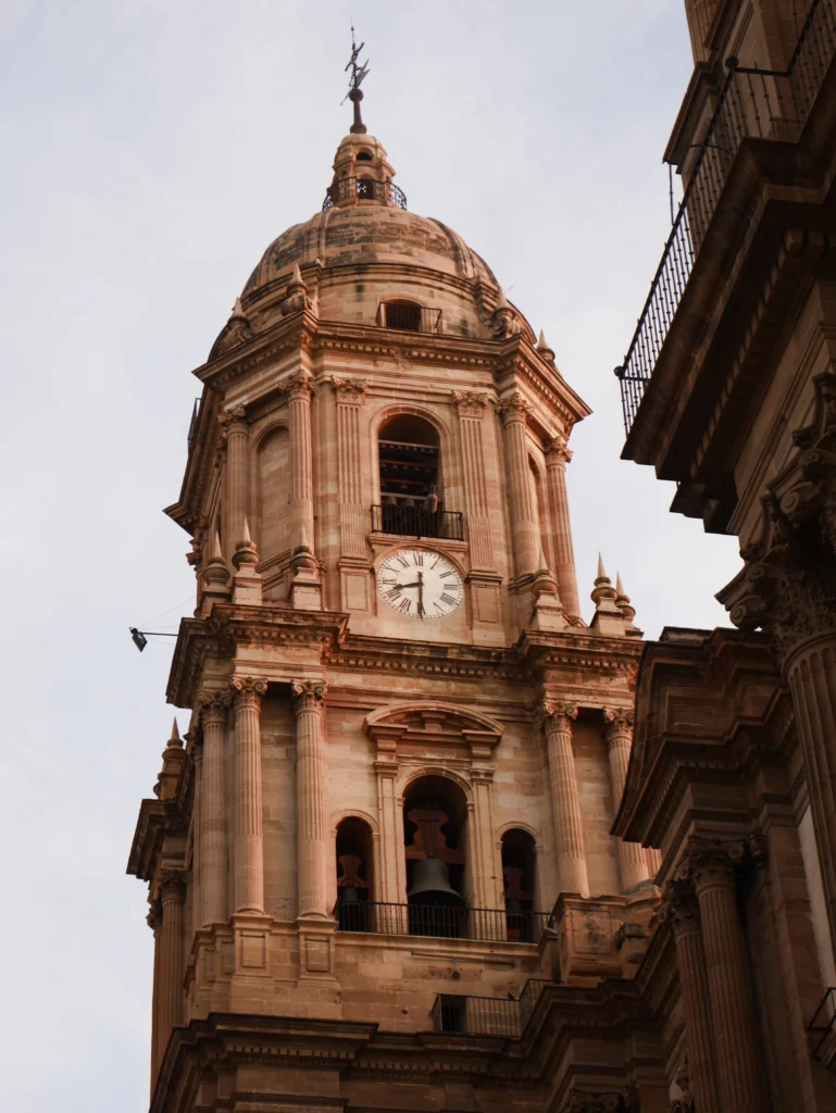 Una foto de la Torre Norte de la Catedral de Malaga